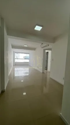 Imagem Apartamento à venda na Pituba, Alameda Catania: 2 suites, 2 salas, 3 banheiros, 2 vagas de garagem, 84,00 m² de área.