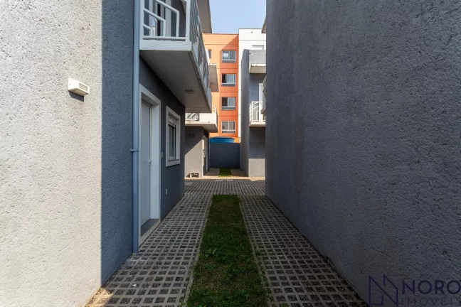Imagem Casa em Residencial Fechado com Terraço e 2 Dormitórios em Santa Maria
