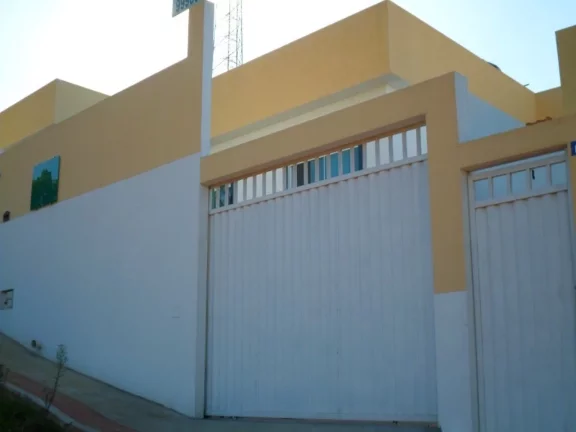 Imagem Casa Linear composta por: 2 quartos, sendo 01 suite, Sala de estar e jantar, Banheiro Social, Cozinha Americana, área de serviço, vaga de garagem; ár