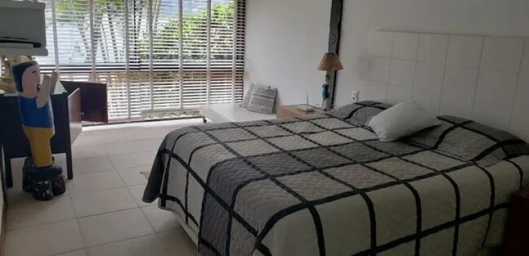 Imagem Área de Terras 113.554m² e BENFEITORIAS, na Praia de Caetés, Angra dos Reis - RJ Projeto do arquiteto Vicente Giffoni, para construção de Empreendimento com pousada (12 suítes) e Bangalôs (30 unidades).LANCE R$ 30.000.000,00