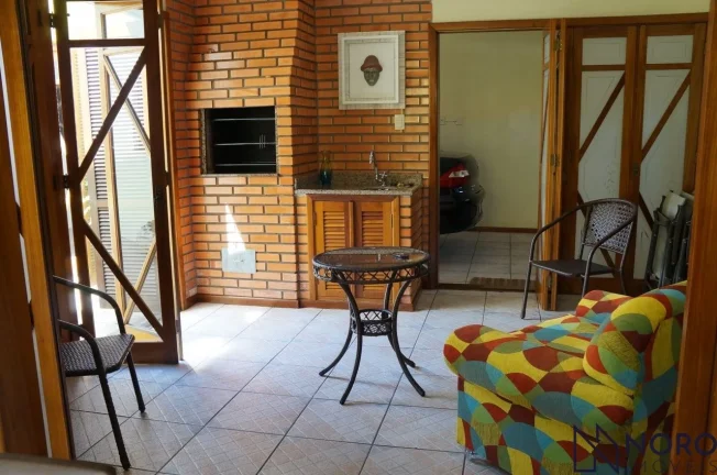 Imagem Casa ampla , 3 dormitórios, suíte,2 vagas de garagem no Bairro Duque de Caxias.