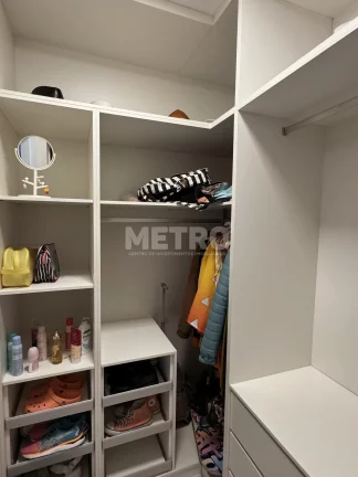 Imagem Casa à venda, no Alphaville com 4 suítes, todas com closet, Gourmet com piscina.