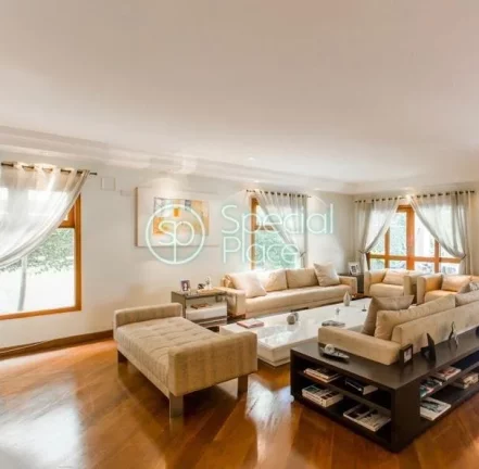 Imagem Clean e espaçosa.! Sala Estar voltada para Jardim com Piscina e Churrasqueira. 5 Dormitórios, send...
