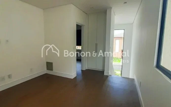 Imagem Aconchegante casa para venda em Sousas, com 200 m² de área construída. A residência possui livin...