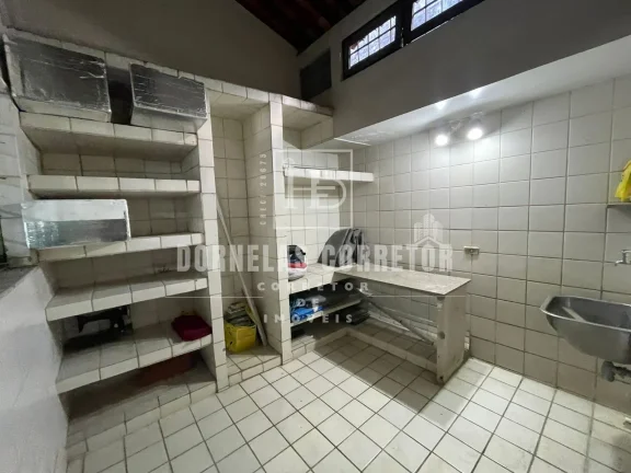 Imagem Casa Amarela - Residência Ampla e Bem Localizada