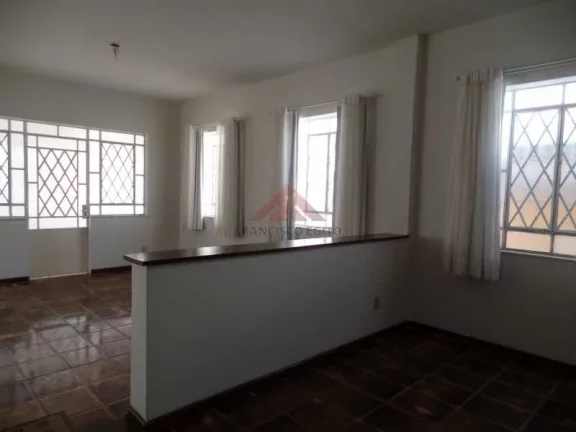 Imagem Casa linear, próxima a Rua Rui Barbosa, local tranquilo, pintura nova, toda murada com portão de garagem automatizada, varanda, sala 2 ambientes, pla