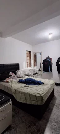 Imagem São 2 Casas 125m², Com 5 e 4 Cômodos, Laje, Escritura, 1 Vaga, 1 Quadra da Av. Pres. Castelo Branco no Jardim Zaíra, Mauá-SP