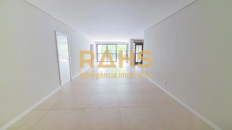 Imagem Amplo giardino no bairro América de Joinville! O Apartamento conta com 3 suítes, 2 salas, 5 banhei...