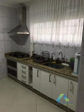 Imagem Lindo sobrado com acabamento moderno, 3 dormitórios, 2 vagas, edicula com localização privilegiada fácil acesso a comércios e principais avenidas.