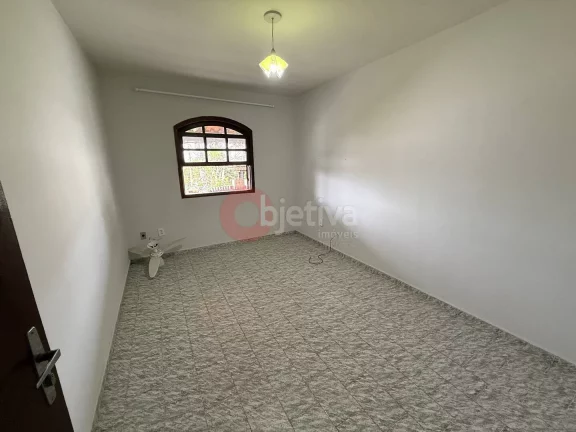 Imagem Casa térrea em condomínio locação fixa, 2 quartos + edícula, Praia Linda