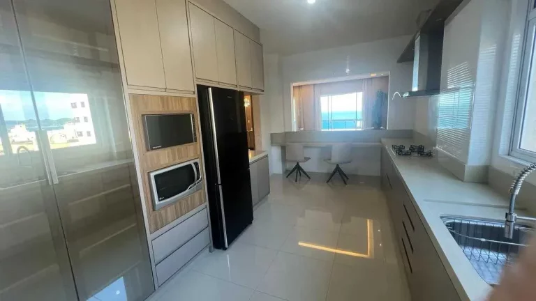Imagem Apartamento com 4 suítes sendo 1 master e 2 vagas de garagem em - Meia Praia Itapema/SC