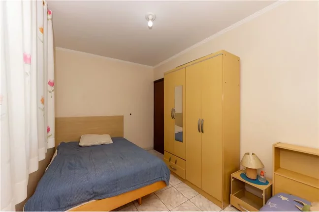 Imagem Encantadora Casa de 175m² com 4 Dormitórios e 2 Vagas na Garagem em Taipas, São Paulo