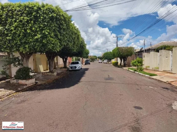 Imagem Terreno à Venda com 767 m2 no Bairro São Francisco na Rua José Oliva - Todo Murado