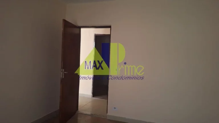 Imagem Aluguel de Casa Espaçosa na Vila Guilhermina, São Paulo-SP: 2 Quartos, 2 Salas, 1 Banheiro, 2 Vagas, 110m².