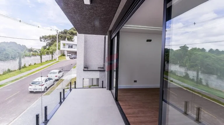 Imagem CASA com 4 dormitórios à venda com 190m² por R$ 1.199.000,00 no bairro Santa Cândida - CURITIBA / PR