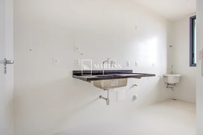 Imagem Apartamento moderno e bem distribuído, com uma suíte ampla, já com espaço planejado para armári...