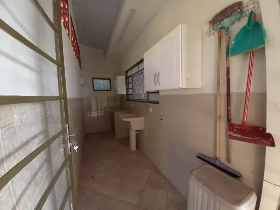 Imagem LINDA CASA NO JARDIM LUCÉLIA, SEMIMOBILIADA, COM CASA DE 3 CÔMODOS NOS FUNDOS