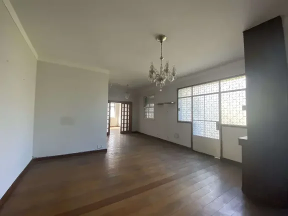 Imagem Casa Antiga com Alma e Charme no Coração de Barbacena!