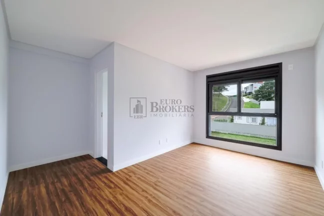 Imagem Casa com 4 suítes e 4 vagas à venda no condomínio Caledônia em Camboriú/SC