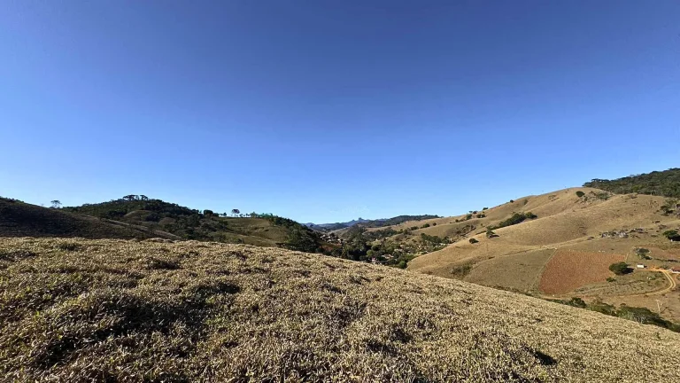 Imagem Domínio de Vista e Eficiência em Santo Antônio do Pinhal: 72.000 m² com Vista para a Pedra do Baú