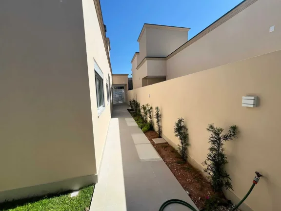 Imagem Casa com 3 dormitórios sendo 1 suíte e 1 vaga de garagem em Gov Celso Ramos/SC
