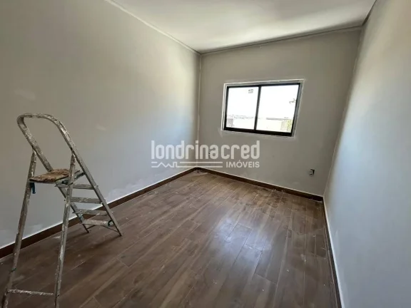 Imagem Sobrado moderno no Cond. Morada das Flores com 3 dormitórios (1 suíte), 2 vagas, 143m² construídos em terreno de 128m². Entrega prevista para dezembro.
