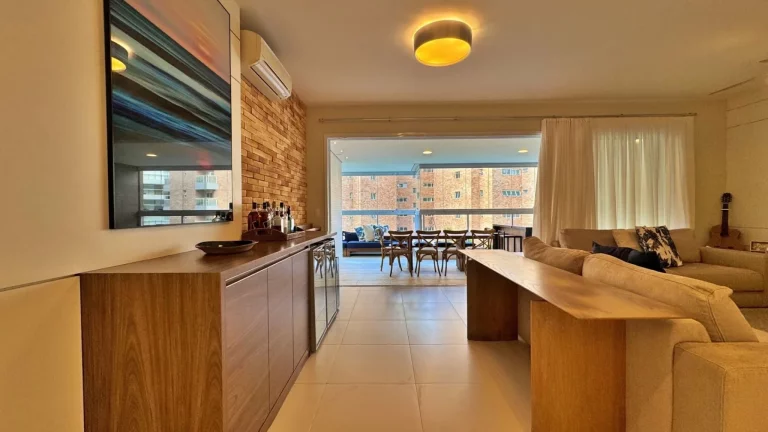 Imagem Apartamento pé na areia à venda na Riviera de São Lourenço Módulo 07: 3 quartos, 3 suítes, 3 salas, 3 vagas de garagem - 161,85m².
