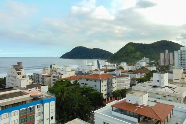 Imagem Praia do Tombo - 03 suítes - 01 apartamento por andar com vista para o mar - 02 vagas.