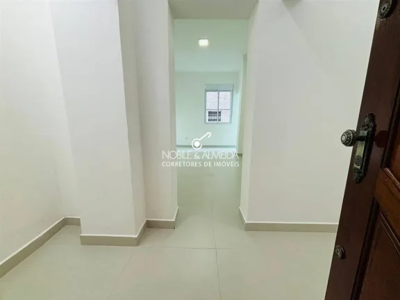 Imagem Prédio frente à orla. Apartamento finamente reformado.