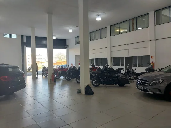 Imagem Salão Comercial para Locação na Vila Martha, Sorocaba-SP: 3 Salas, 6 Banheiros, 20 Vagas, 1.935,09m² de Área. Imperdível!