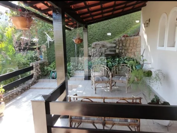 Imagem Casa de luxo em condomínio no Santa Rosa, Niterói-RJ: 4 quartos, 1 suíte, 2 banheiros, 2 vagas de garagem, 450m²
