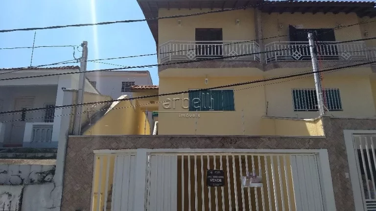 Imagem Sobrado com 200 metros quadrados aproximadamente, com três dormitórios, dois banheiros com aqueced...