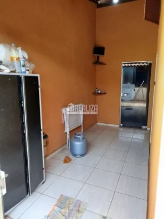 Imagem Casa à venda no Jardim Elza Amuí I, Uberaba: 2 dormitórios com suíte e varanda gourmet