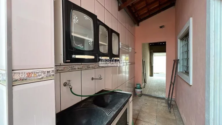 Imagem Casa padrão à venda no Jardim Nenê Gomes, Uberaba - 3 dormitórios, 1 suíte