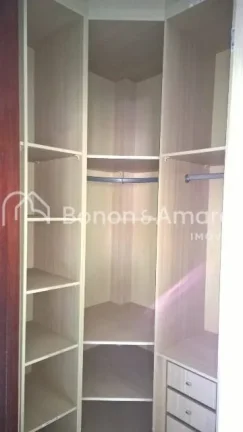 Imagem Sobrado espaçoso com 3 dormitórios, sendo 1 suíte com hidromassagem e closet, além de 2 dormitó...