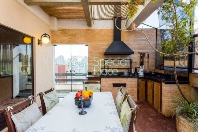 Imagem Excelente cobertura duplex com 400m² em Moema. O piso superior dispõe de uma bela área de lazer p...