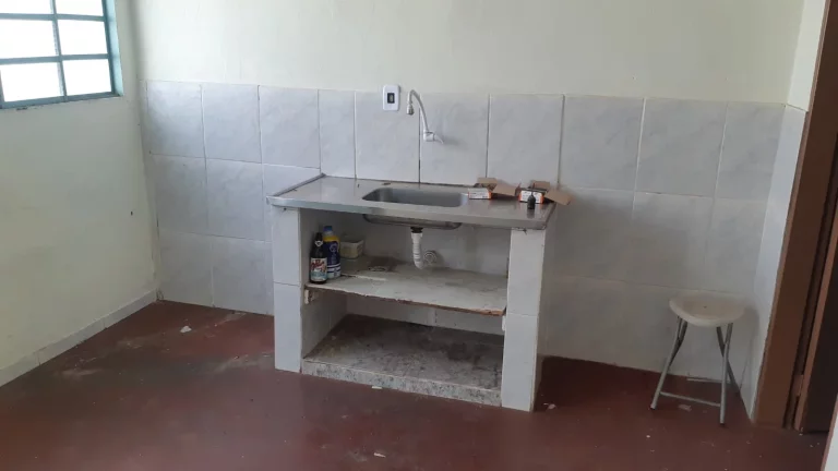 Imagem CASA NO BAIRRO JARDIM BRASILANDIA COM EDICULA NO FUNDO.