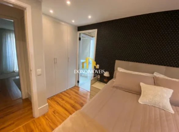 Imagem Apartamento com 03 dormitórios, todos suítes com sacada equipada com tela, vidro e blackout. Possu...