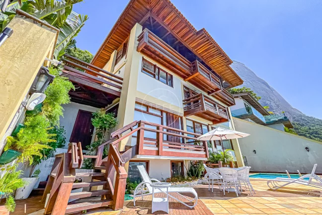 Imagem CASA com VISTA MAR de ALTO PADRÃO - 4 SUÍTES - 522m²