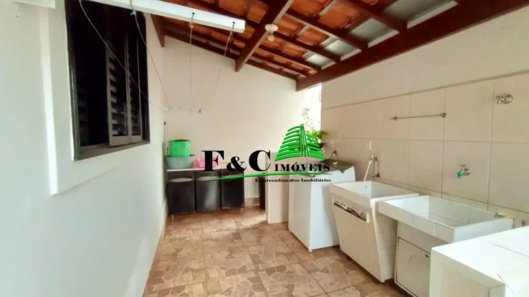 Imagem Casa para Venda em Araras, Vila Europa, 3 dormitórios, 2 banheiros, 3 vagas