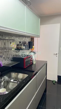 Imagem Apartamento com 96m2 de área privativa, 4 dormitórios ( 1 suíte) e 2 vagas na garagem. Living amp...