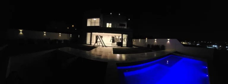 Imagem Imperdível: Casa de luxo em condomínio no Jardim Florestal, Jundiaí-SP - 3 quartos, 3 suítes, 3 salas, 4 banheiros, 4 vagas - 271,07 m²