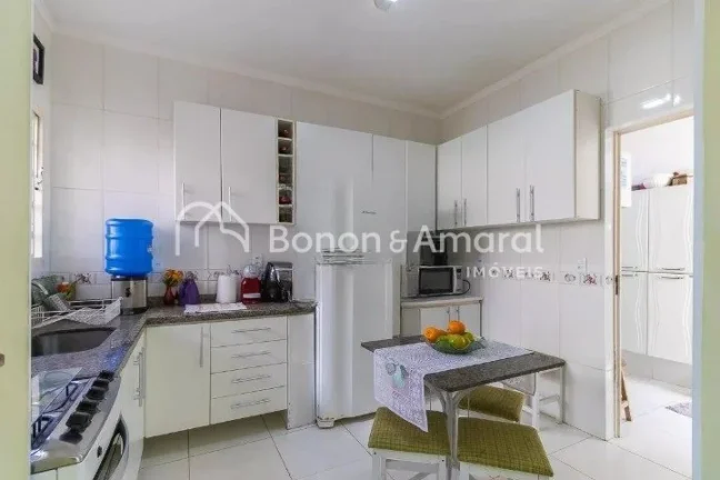 Imagem Imóvel amplo à venda com 3 quartos e 2 banheiros no total. Este imóvel está bem equipado O imóv...