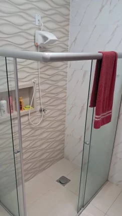 Imagem VENDE-SE ÓTIMA CASA COM 03 BANHEIROS SENDO 02 SUITES E EDICULA