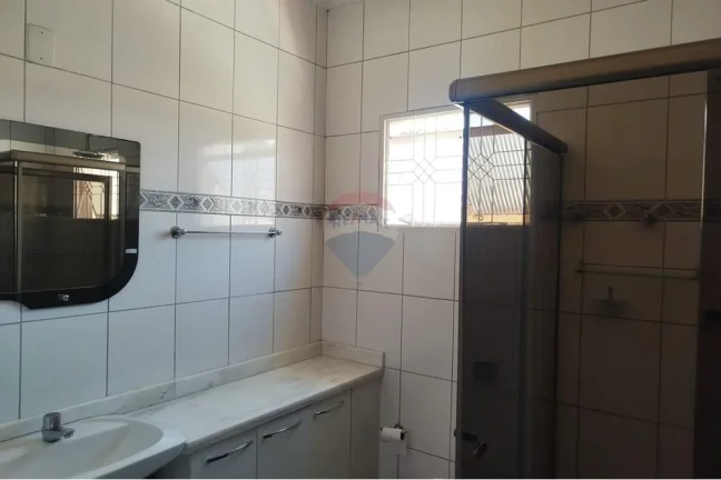 Imagem Casa na Vila Jardini com 4 Quartos, Piscina e Jardim em Sorocaba