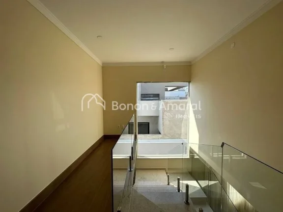 Imagem Linda casa com living para 3 ambientes integrados com a área gourmet e piscina, cozinha e lavanderi...