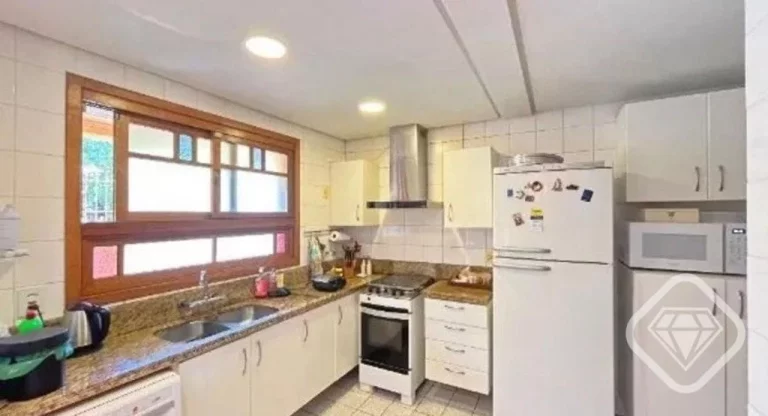 Imagem Casa em condomínio no bairro Ipanema, zona sul de Porto Alegre.

Charmosa casa semi mobiliada, com ...