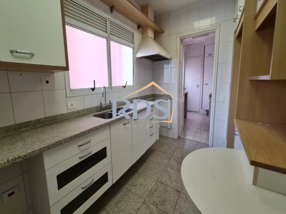 Imagem Apartamento de 144m² com 4 dormitórios, excelente localização