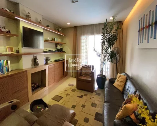 Imagem Casa perto do metrô com piscina em São Paulo