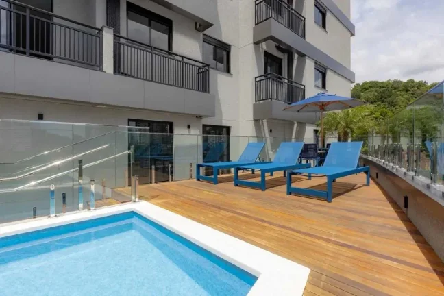 Imagem Apartamento semi-mobiliado com 2 suítes e 2 vagas de garagem na Praia dos Amores